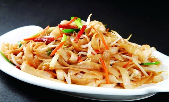 三丝肉片炒河粉