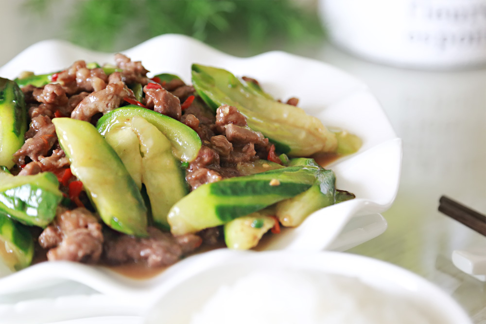 牛肉炒丝瓜、苦瓜、青瓜、西兰花+米饭