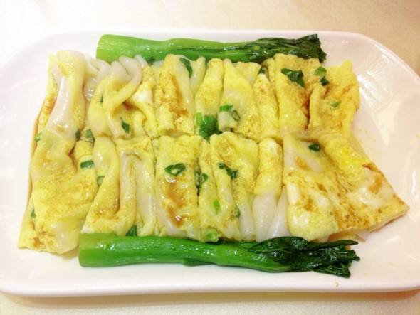 青菜冬菇蛋肠粉