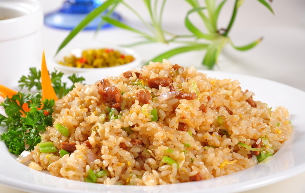 鸡胸排热狗蛋炒饭