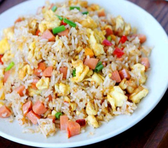 菠萝火腿蛋炒饭