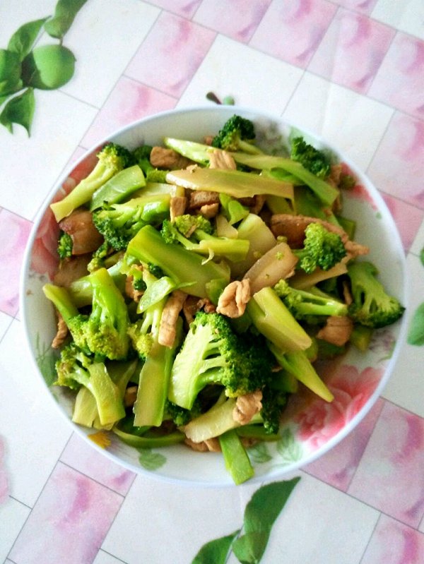 西兰花炒肉片饭