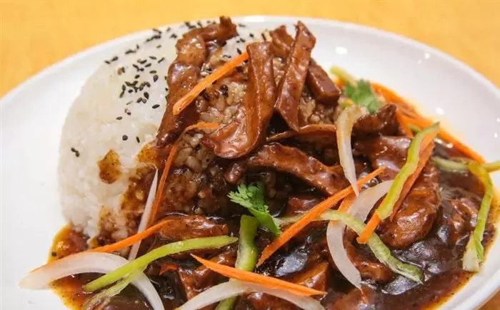 黑椒鸡柳饭