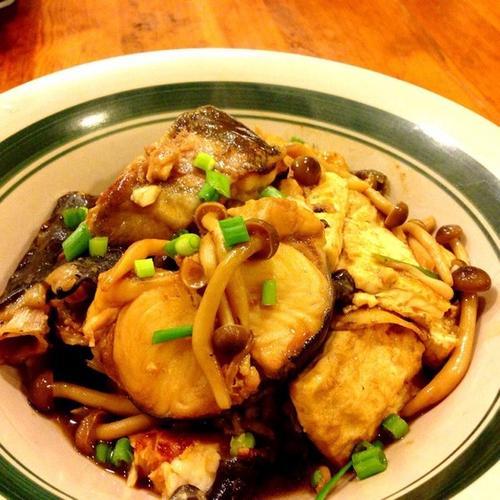 鲜菇豆腐+青菜+饭