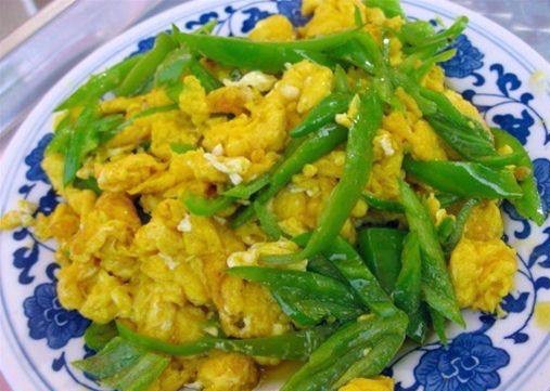 尖椒炒鸡蛋饭